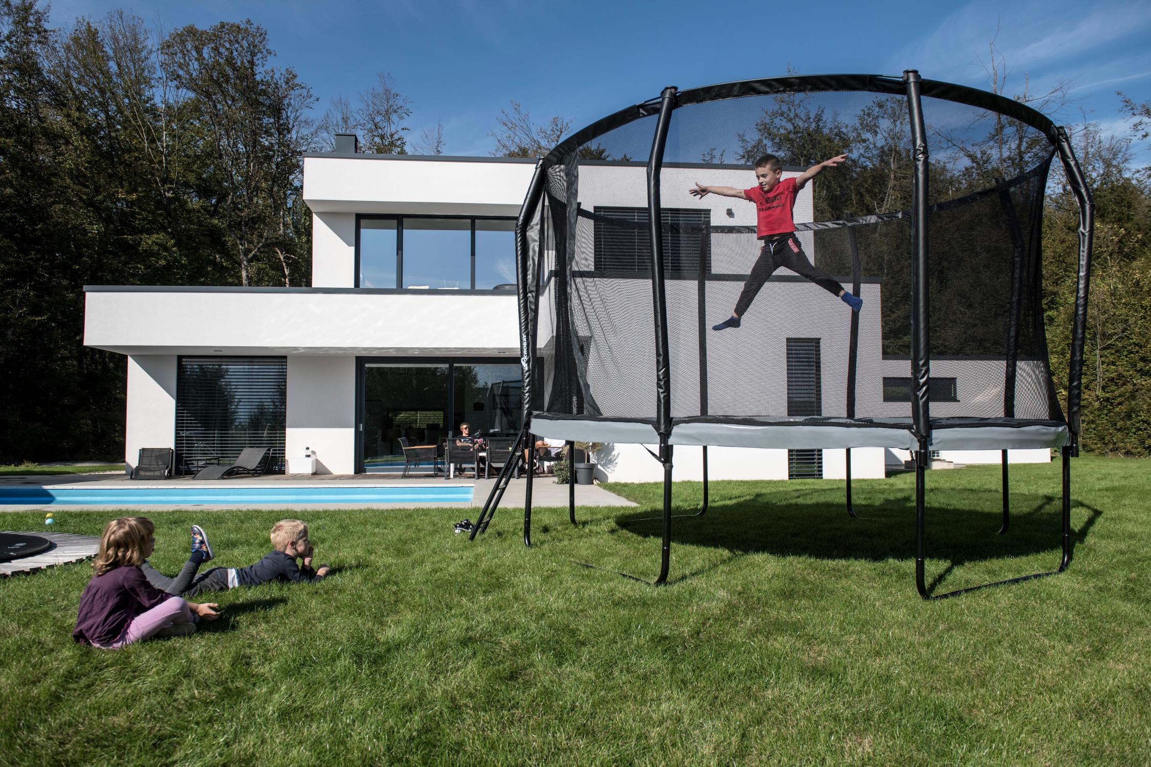 Akrobat Orbit Pro trampoliini 366cm turvaverkolla ja tikapuilla