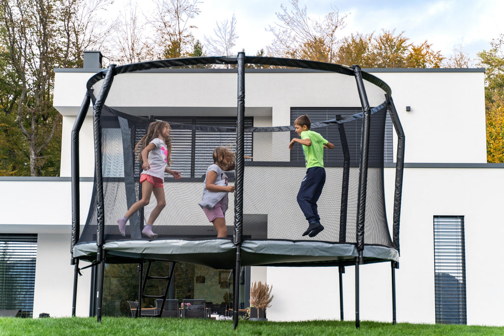 Akrobat Orbit Pro trampoliini 3,6m turvaverkolla ja tikapuilla