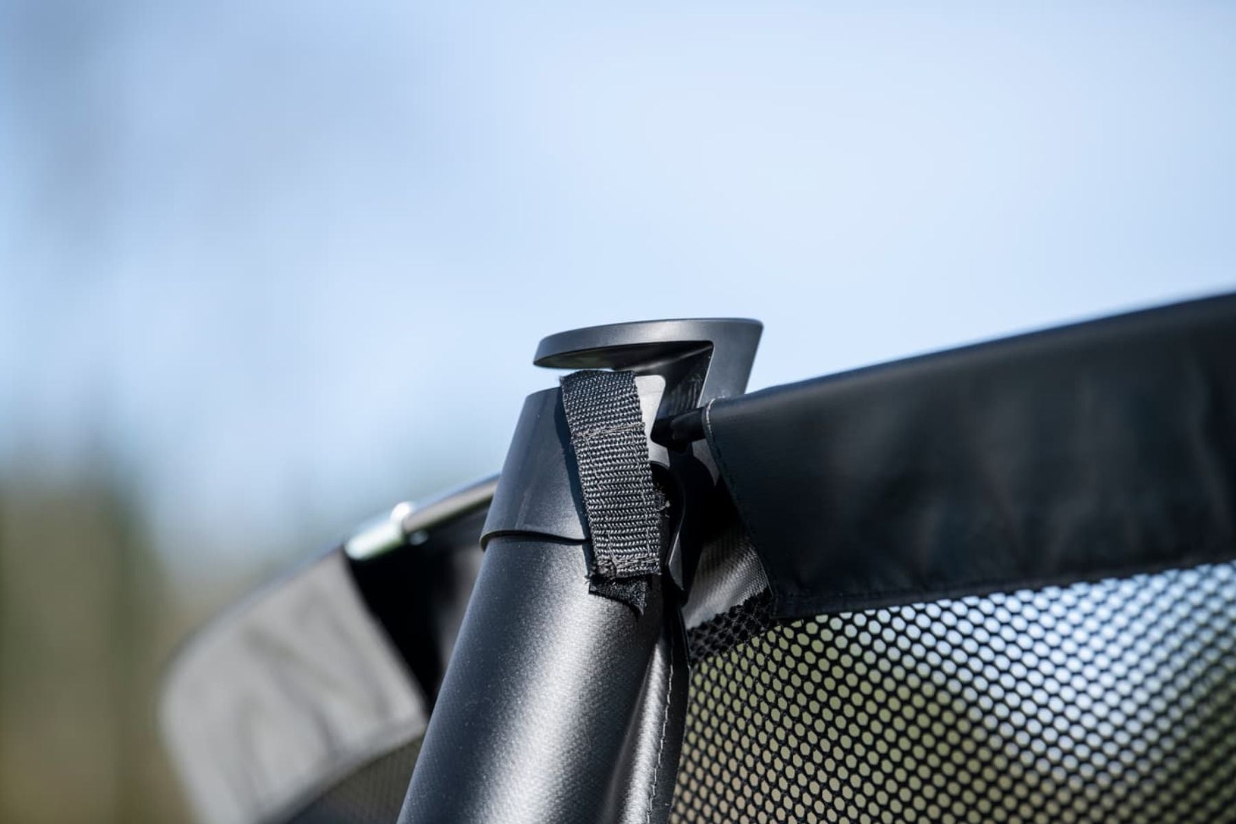 Akroat Orbit Pro turvaverkon kiinnitys